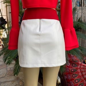 ♦️♦️WHITE FAUX LEATHER MINI-SKIRT♦️♦️